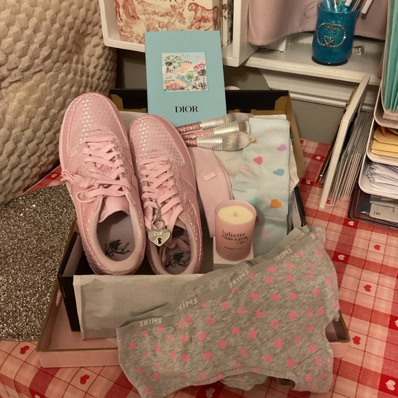 Valentine Nike 9 Air Force 1 Shoes-Skims Socks-Headband-Undies & Much More - Picture 13 of 15